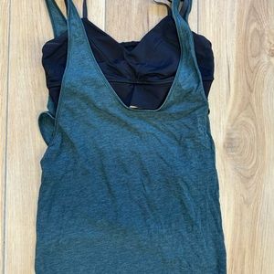 Lululemon 2 in 1 top size 6